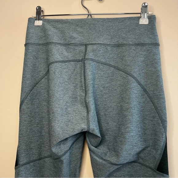 OUTDOOR VOICES Two Toned 3/4 Length Leggings - Picture 8 of 10